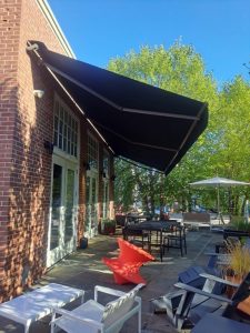 Retractable-Awning.jpg